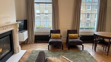 TV, fireplace
