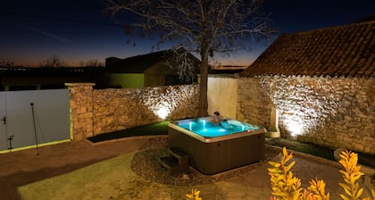 Wellness & spa Villa Spirini Dvori - piscina climatizada de temporada, sauna, bañera de hidromasaje