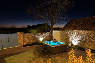 Wellness & spa Villa Spirini Dvori - heated seasonal pool, sauna, hot tub