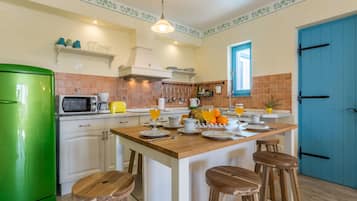 雪櫃、微波爐、焗爐、爐具