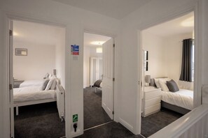 4 bedrooms, iron/ironing board, free WiFi - HEREFORD - Raven House - 4 Bedroom House West of City with Parking - Sleeps 7 (Hereford)