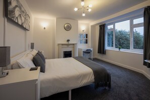 4 bedrooms, iron/ironing board, free WiFi - HEREFORD - Raven House - 4 Bedroom House West of City with Parking - Sleeps 7 (Hereford)