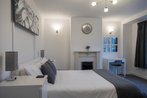 4 bedrooms, iron/ironing board, free WiFi - HEREFORD - Raven House - 4 Bedroom House West of City with Parking - Sleeps 7 (Hereford)