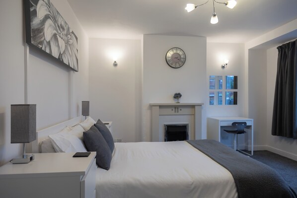 4 bedrooms, iron/ironing board, free WiFi