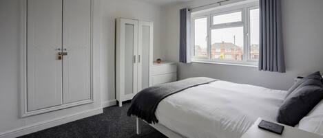 4 soverom, strykejern/-brett og wi-fi (inkludert)