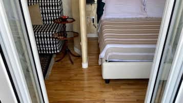 1 bedroom, in-room safe, free WiFi, bed sheets