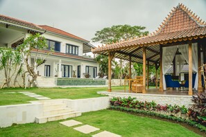 Comfort Double or Twin Room, Private Bathroom, Garden View | Pemandangan dari bilik