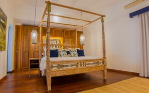 Premium Suite, 1 Katil Ratu (Queen), Terrace, Garden View | Peti besi dalam bilik, meja, Wi-fi percuma