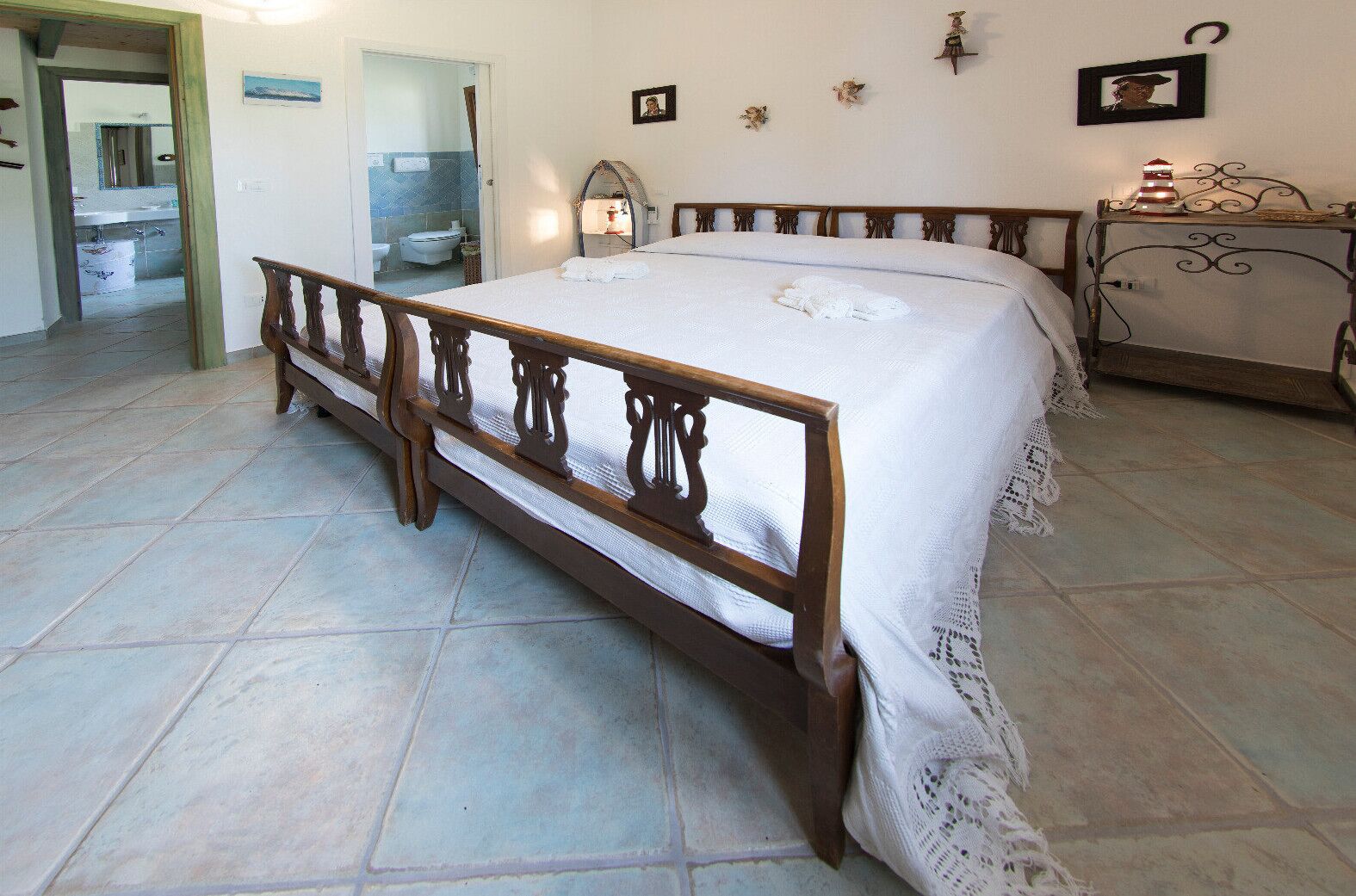 4 slaapkamers, een strijkplank/strijkijzer, wifi, beddengoed