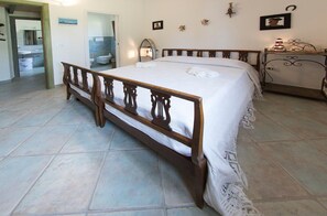 4 chambres, fer et planche à repasser, Wi-Fi, draps fournis