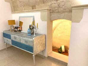 Interior - Al Vicoletto -Typical apartment in the historic center located on the ground floor (Ginosa)