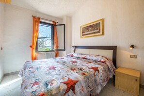 3 bedrooms, desk, iron/ironing board, travel cot