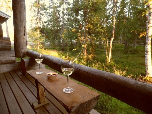 Traditionelle Skihütte in herrlicher Waldlage in Akaslompolo, Yllas 