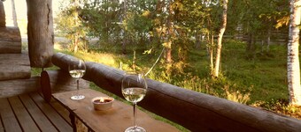 Traditionelle Skihütte in herrlicher Waldlage in Akaslompolo, Yllas 