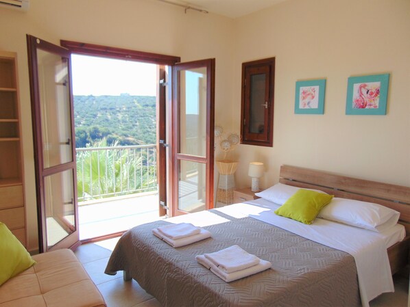 Villa Confort, 2 chambres, vue piscine | 2 chambres, chambres insonorisées, fer et planche à repasser