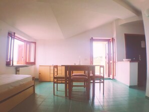 2 bedrooms, iron/ironing board, bed sheets - Penthouse with direct access to the beach (Palinuro)