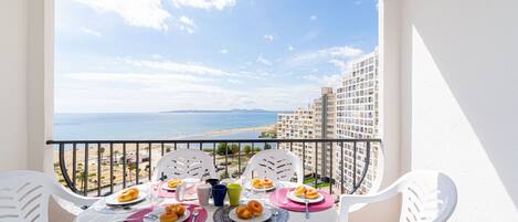 تناول الطعام بالخارج