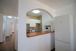 Fridge, microwave, coffee/tea maker, cookware/dishes/utensils