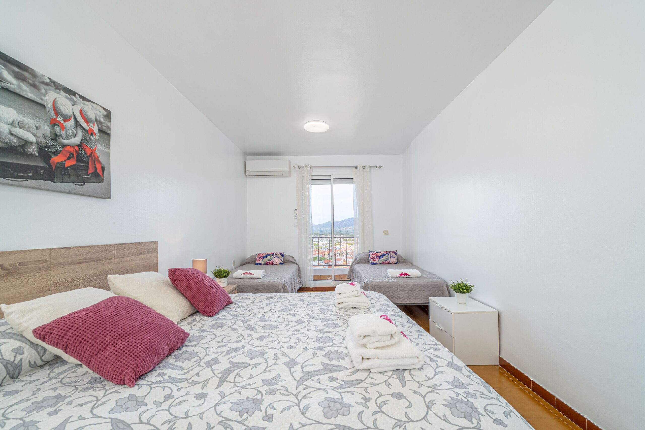 2 bedrooms, iron/ironing board, WiFi