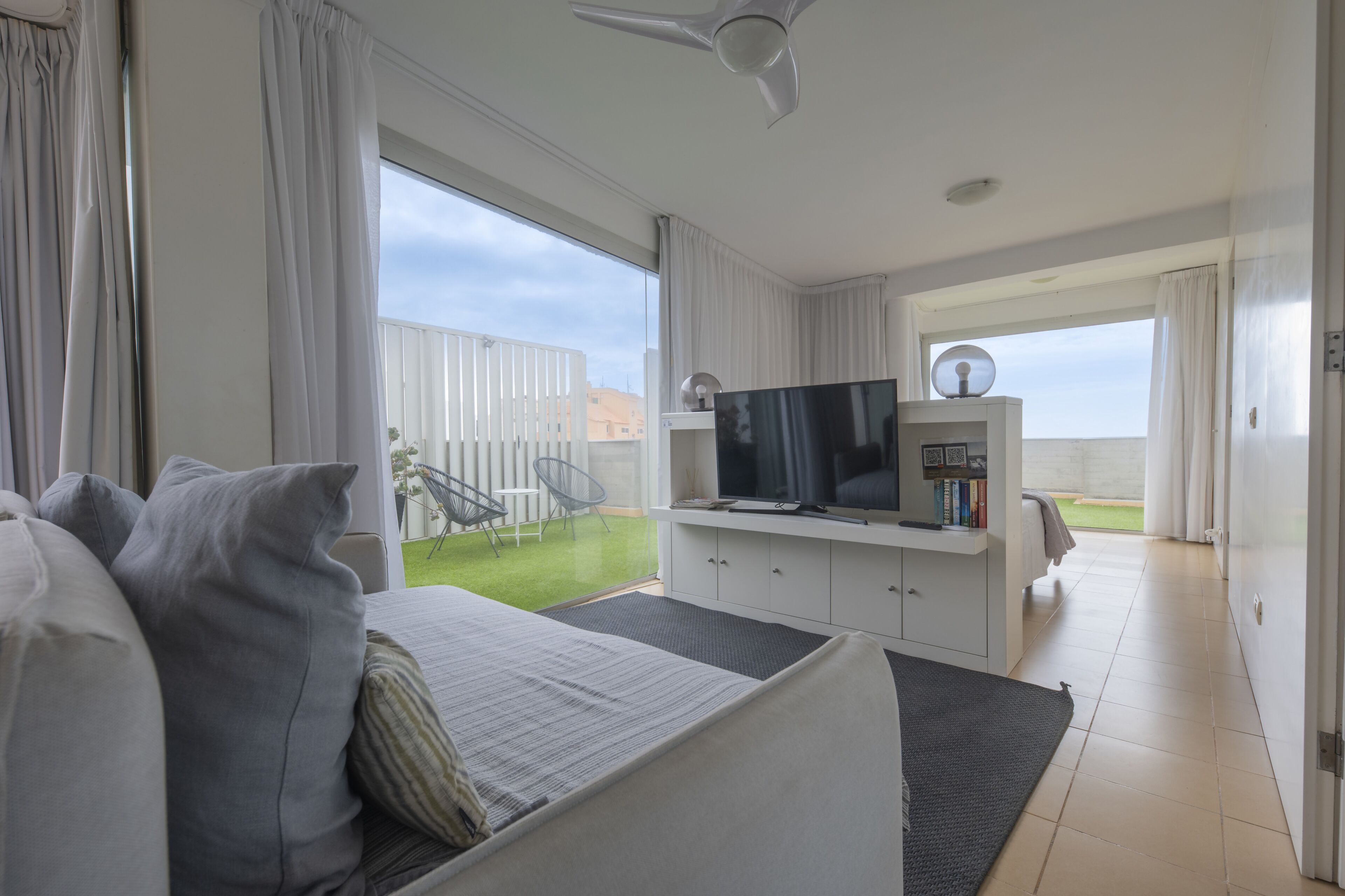 1 slaapkamer, een strijkplank/strijkijzer, reisbedje, wifi