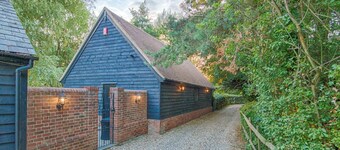 Stansted Airport - Beautiful Annexe with Parking