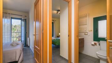 2 chambres, fer et planche à repasser, Wi-Fi gratuit, draps fournis