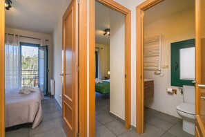 2 makuuhuonetta, silitysrauta/-lauta, ilmainen Wi-Fi, vuodevaatteet