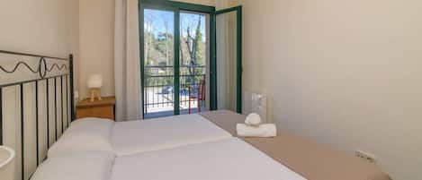 2 chambres, fer et planche à repasser, Wi-Fi gratuit, draps fournis