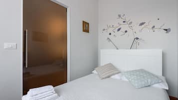 2 Schlafzimmer, BĂŒgeleisen/BĂŒgelbrett, Internetzugang, BettwĂ€sche