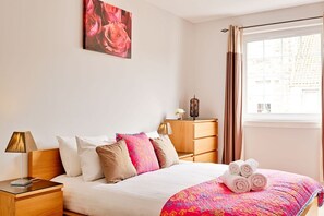2 bedrooms, iron/ironing board, WiFi