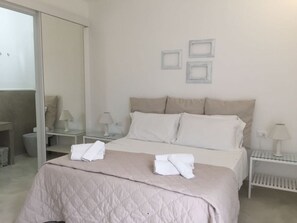 4 bedrooms, iron/ironing board, travel crib, WiFi - The garden TerraNostra pool front villa in a mini-residence in Salento (UGENTO)