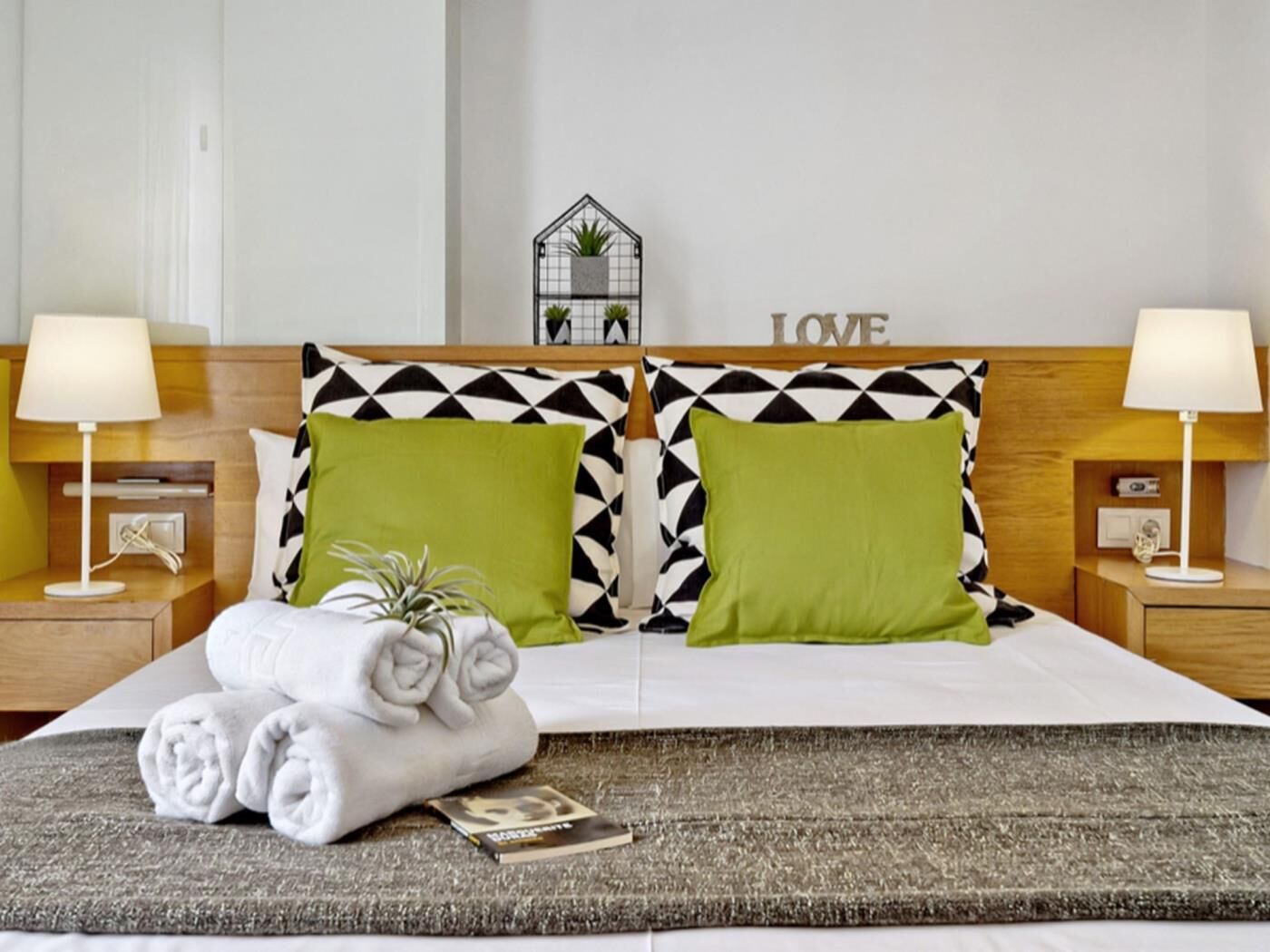 3 slaapkamers, een strijkplank/strijkijzer, internet, beddengoed