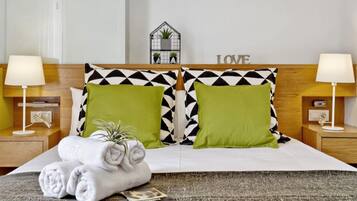 3 slaapkamers, een strijkplank/strijkijzer, internet, beddengoed