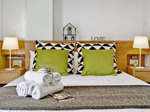 3 多间卧室、熨斗/熨衣板、上网接入、床单