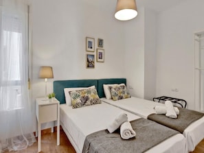 3 bedrooms, iron/ironing board, Internet, bed sheets