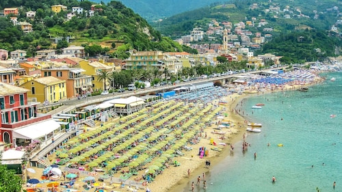 Silver Leaves - Mediterranean Hideaway