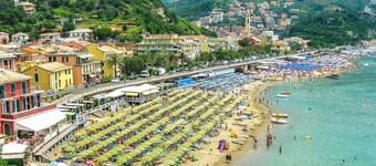 Silver Leaves - Mediterranean Hideaway