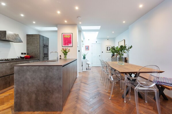 Dining - Wood Quirk, by Veeve (London)
