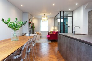 Interior - Wood Quirk, by Veeve (London)