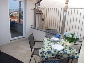 Outdoor dining - ULIVO apartment at Agriturismo Il Vecchio Mulino (Terzorio)