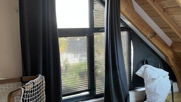 4 habitaciones, tabla de planchar con plancha, cuna de viaje y wifi