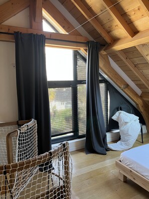 4 chambres, fer et planche à repasser, lit de bébé portatif, Wi-Fi