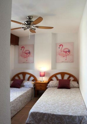 2 bedrooms, iron/ironing board, Internet, bed sheets - Apartment Carlos V Levante (Benidorm)