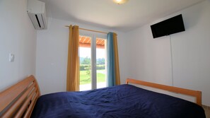 3 bedrooms, iron/ironing board, free WiFi, bed sheets - Architect's house with panoramic views of Lubéron and Ste Victoire (Cadenet)