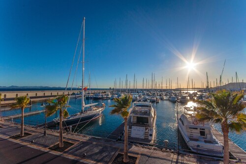 Ilmastoitu huvila vuoristomaisemilla, 300m rannalta - Villa Elana