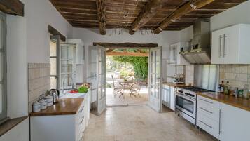 Réfrigérateur, four, plaque de cuisson, lave-vaisselle