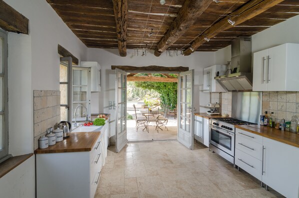 Fridge, oven, stovetop, dishwasher - 19th Century Provencal Bastide and Infinity pool (Cotignac)