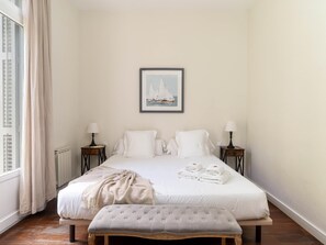 3 dormitorios, tabla de planchar con plancha, Internet y ropa de cama