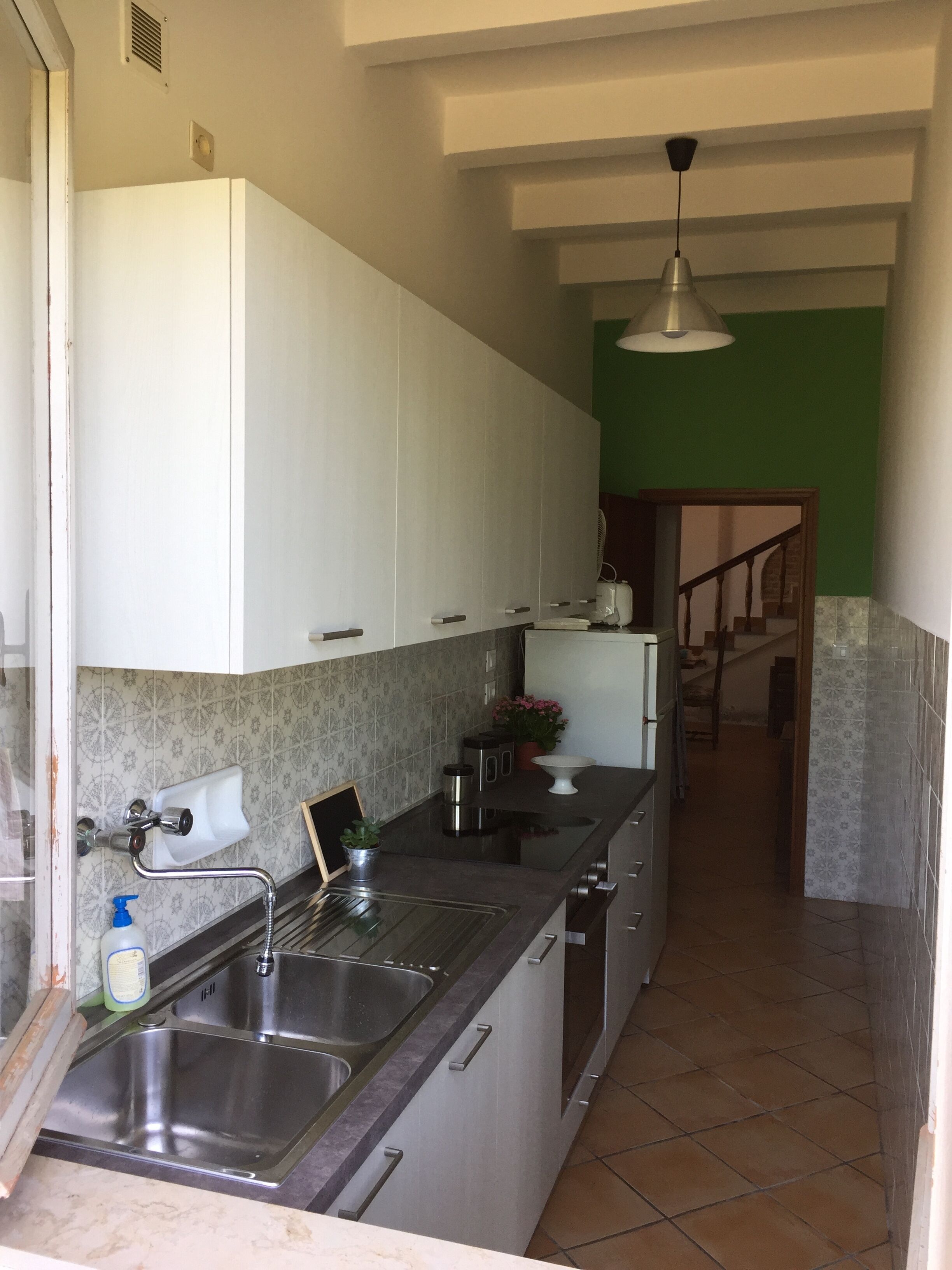 Frigorifero, forno, piano cottura, lavastoviglie