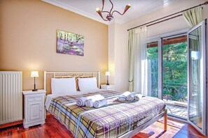 4 bedrooms, in-room safe, desk, soundproofing